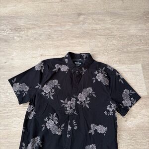 Hollister Black Short-Sleeve Floral Button-Down Shirt